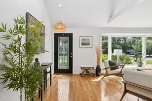 7 Knight St, Falmouth, ME 04105 - Photo 4
