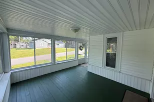 124 Lake Ave, Farmington, ME 04938 - Photo 4