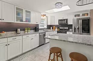 2 Little Brook Dr, Falmouth, ME 04105 - Photo 10