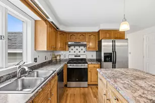 982 Highland Ave, South Portland, ME 04106 - Photo 12