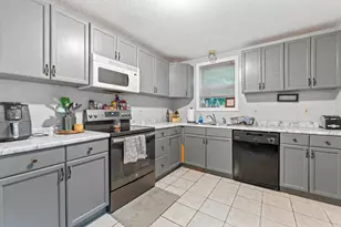 22 Spring St, Gardiner, ME 04345 - Photo 2