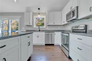 9 Oakland St, Saco, ME 04072 - Photo 6