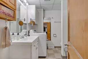8 Thompson St, Lewiston, ME 04240 - Photo 18