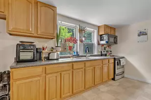 8 Thompson St, Lewiston, ME 04240 - Photo 24