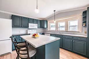 86 Tufton St, Brunswick, ME 04011 - Photo 4
