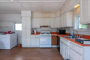 41 Hyler St, Thomaston, ME 04861 - Photo 10