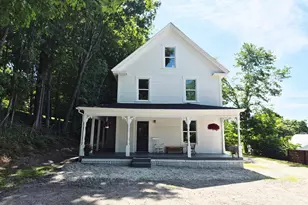 127 Anson St, Farmington, ME 04938 - Photo 2