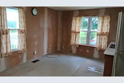 380 Clinton Avenue, Winslow, ME 04901 - Photo 8