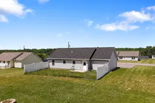 47 Stearns Farm Rd, Hampden, ME 04444 - Photo 4