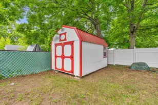 18 Grove St, East Millinocket, ME 04430 - Photo 12