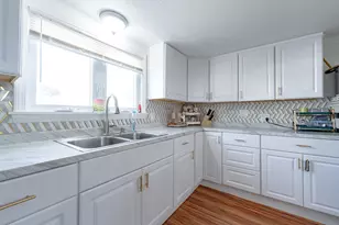 25 Green St, Saco, ME 04072 - Photo 8