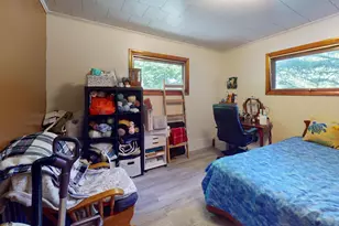 46 Edwards St, Lincoln, ME 04457 - Photo 14