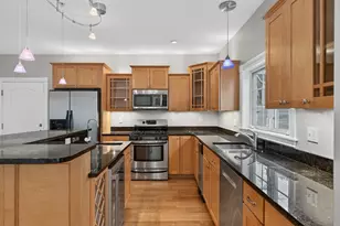 24 Brackett St, Portland, ME 04102 - Photo 14
