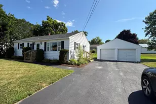 8 Broadlawn Dr, Brewer, ME 04412 - Photo 1