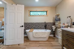 146 Gurney St, Rockport, ME 04856 - Photo 18