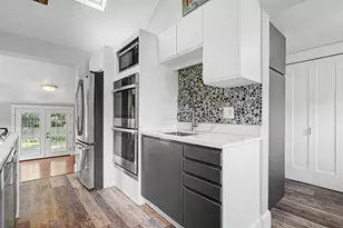 23 Spring St, South Portland, ME 04106 - Photo 34