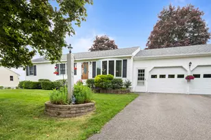 95 Gendron Dr, Wells, ME 04090 - Photo 2