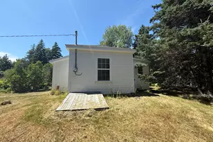 1013 Hummingbird Ln, Vinalhaven, ME 04863 - Photo 14