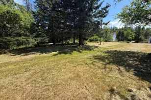 1013 Hummingbird Ln, Vinalhaven, ME 04863 - Photo 2