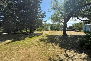 1013 Hummingbird Ln, Vinalhaven, ME 04863 - Photo 18