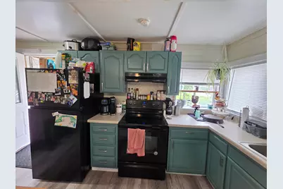 642 W Broadway, Lincoln, ME 04457 - Photo 2