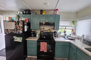 642 W Broadway, Lincoln, ME 04457 - Photo 2