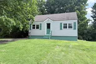 61 Park St, Houlton, ME 04730 - Photo 2