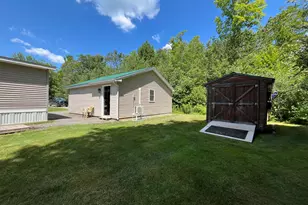 25 Chestnut St, Canaan, ME 04924 - Photo 10