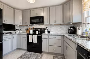 35 Ashmount St, Lewiston, ME 04240 - Photo 8