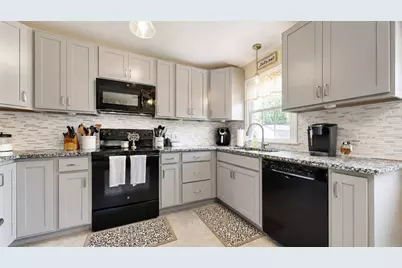 35 Ashmount Street, Lewiston, ME 04240 - Photo 8
