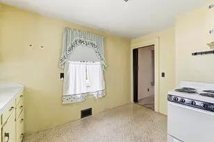137 Pleasant St, Eliot, ME 03903 - Photo 10