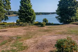 12 Lake View St, Vinalhaven, ME 04863 - Photo 2
