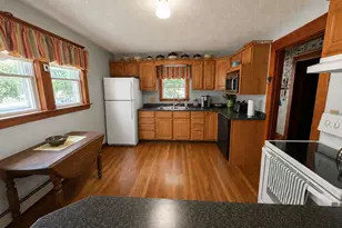 31 Spruce St, East Millinocket, ME 04430 - Photo 2