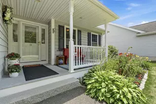 40 Carriage Ln, Brunswick, ME 04011 - Photo 4