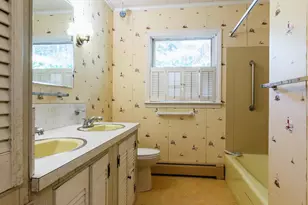 407 Rockland St, Rockport, ME 04856 - Photo 12
