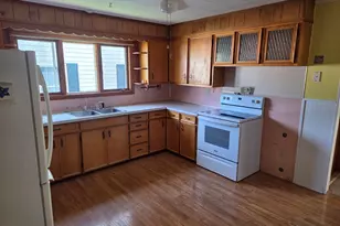 205 Bowdoin St, Millinocket, ME 04462 - Photo 10