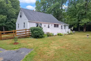 32 Grant Rd, Freeport, ME 04032 - Photo 1