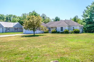 19 Mulberry Ln, Scarborough, ME 04074 - Photo 2