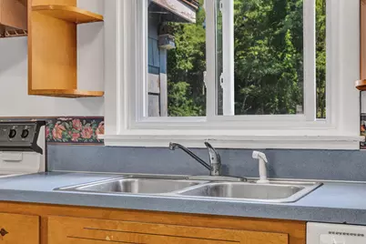 19 Spring Street, Yarmouth, ME 04096 - Photo 34