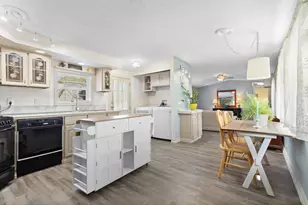 46 Fourth St, Rockland, ME 04841 - Photo 18
