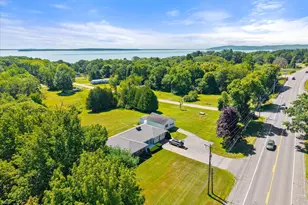 240 W Main St, Searsport, ME 04974 - Photo 2