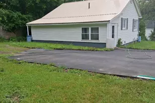 8 Cleveland St, Calais, ME 04619 - Photo 4