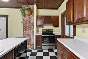 81 W Main St, Searsport, ME 04974 - Photo 4