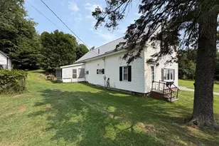 34 Lincoln St, Dexter, ME 04930 - Photo 4