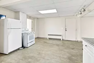 291 Bates St, Lewiston, ME 04240 - Photo 10