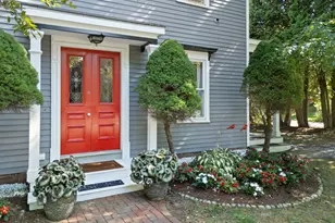 32 Pearl St, Camden, ME 04843 - Photo 2