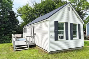 24 Howard St, Mexico, ME 04257 - Photo 2