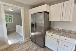 24 Howard St, Mexico, ME 04257 - Photo 4
