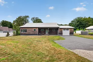 7 Pebble Ln, Kennebunk, ME 04043 - Photo 2