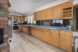 35 Beacon St, York, ME 03909 - Photo 10